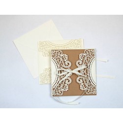 PARTECIPAZIONE LASER RICAMATA+BUSTA DOPPIO CART.AVORIO/BROWN 15X15